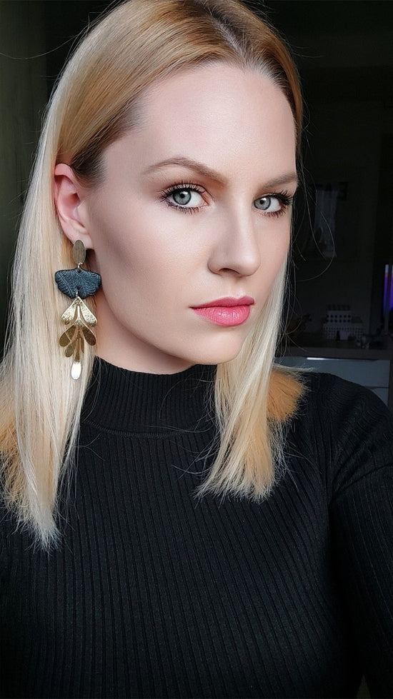 Diva Earrings Black