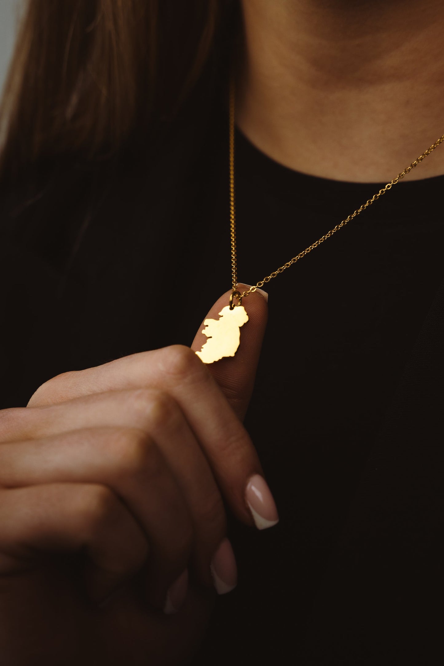Fíor Ireland Map Necklace Gold