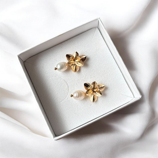 Flower Pearl Gold Earrings