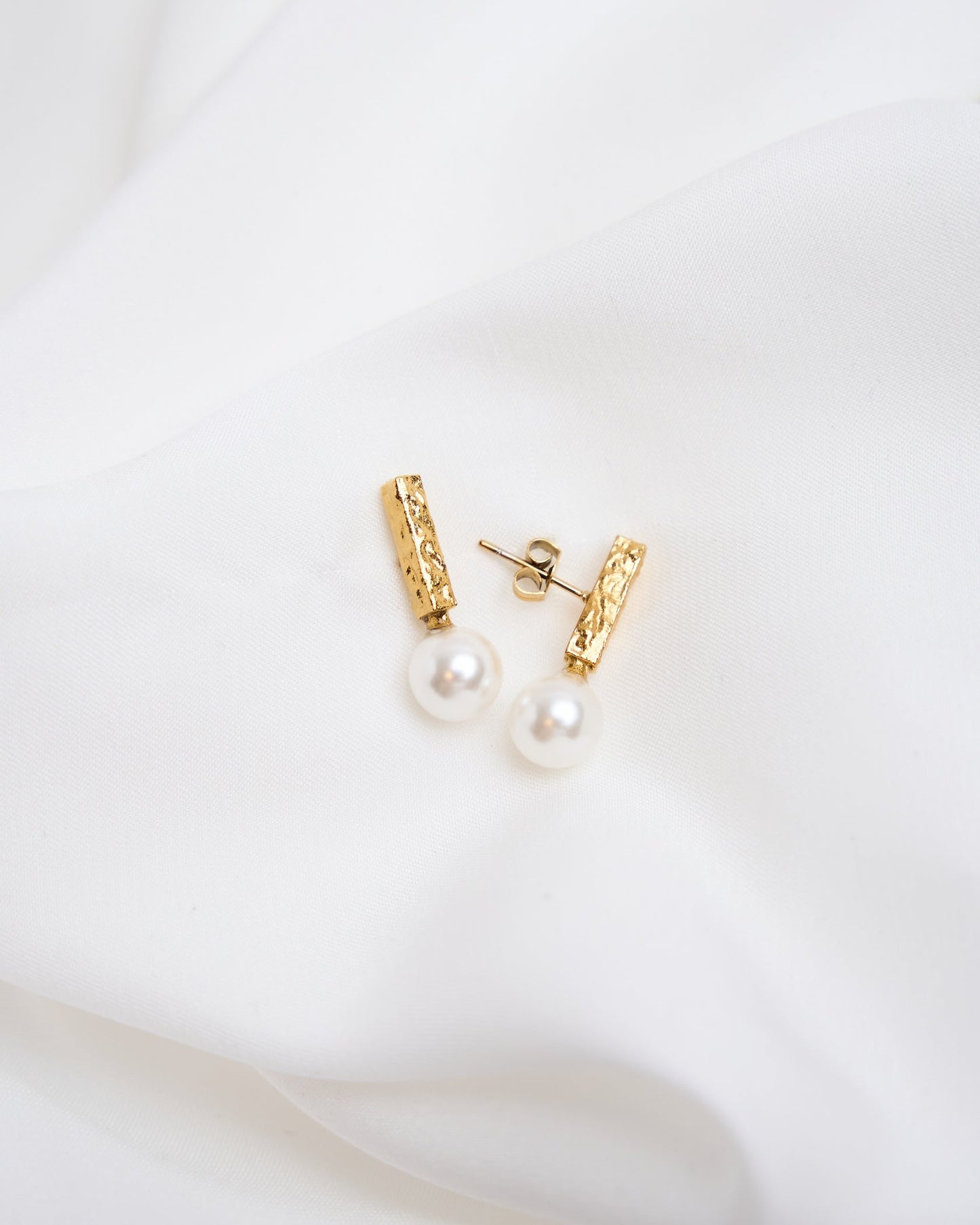 Fíor - Crushed Pearl Earrings