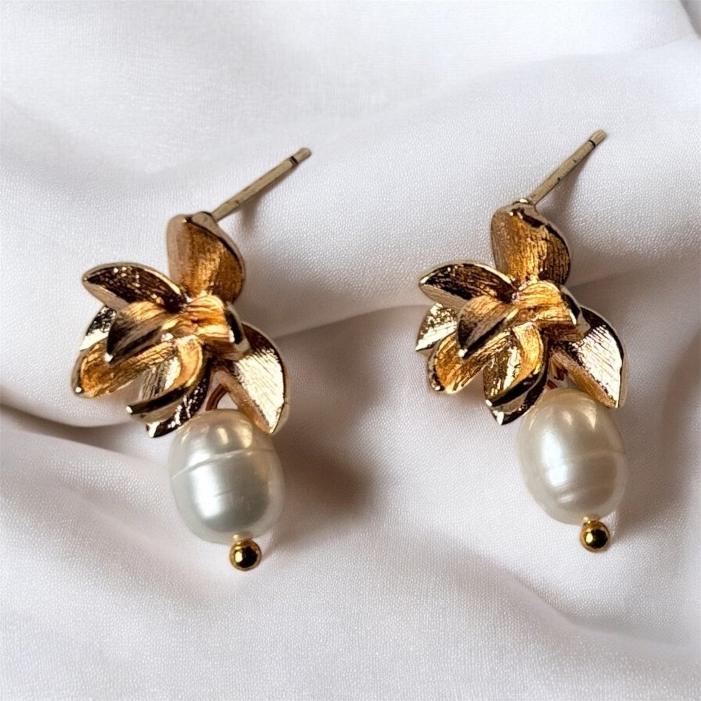 Flower Pearl Gold Earrings