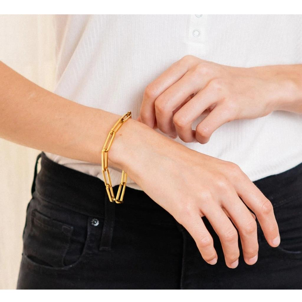 Long Links Bracelet In Gold