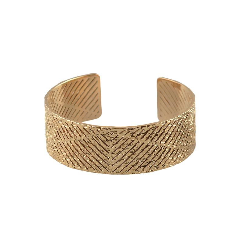 Textured Cuff in gold