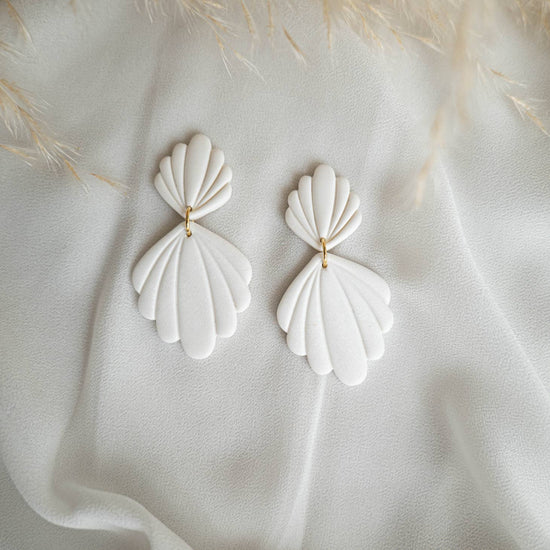 Load image into Gallery viewer, White shell shape earrings
