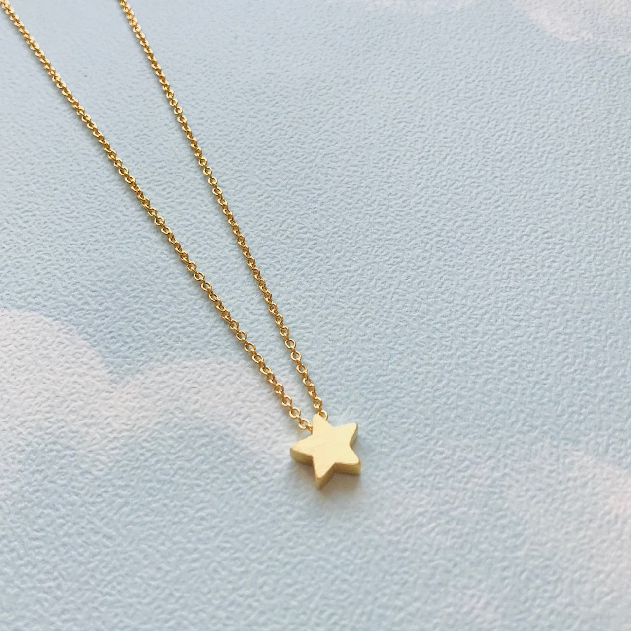 Load image into Gallery viewer, shining_gold_star_necklace
