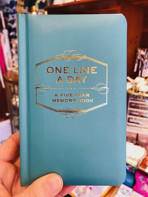 One Line A Day: A Five-Year Memory Book (5 Year Journal, Daily Journal,  Yearly Journal, Memory Journal)