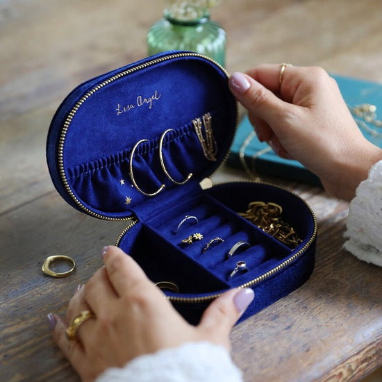 Load image into Gallery viewer, navy velvet jewellery box
